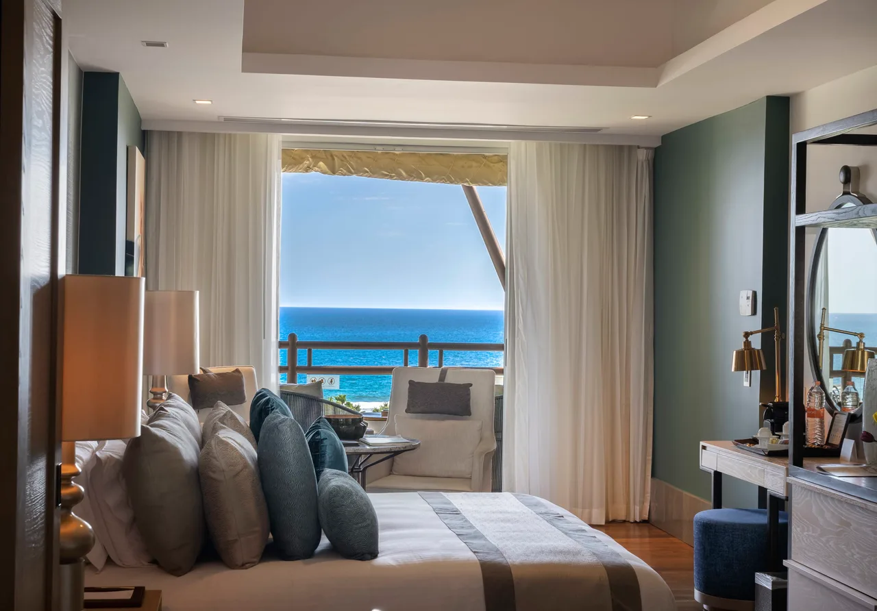 Beautiful Beachfront Penthouse with Infinity Pool, foto 3