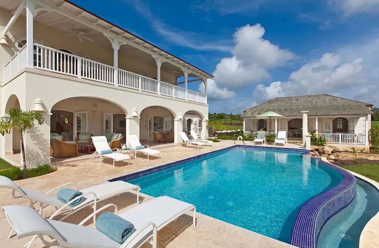 Stunning 6br Villa in 5 Star Location