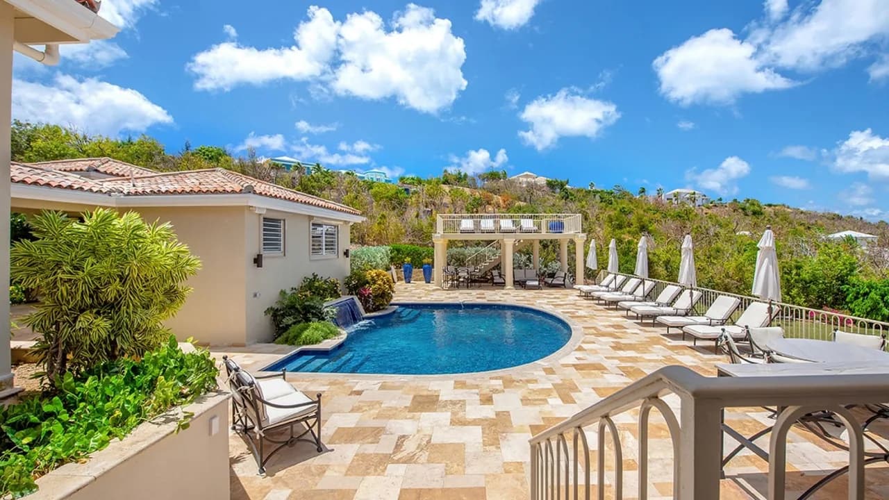 ELEGANTLY DESIGNED 6BR VILLA WITH SEA VIEW photo 3
