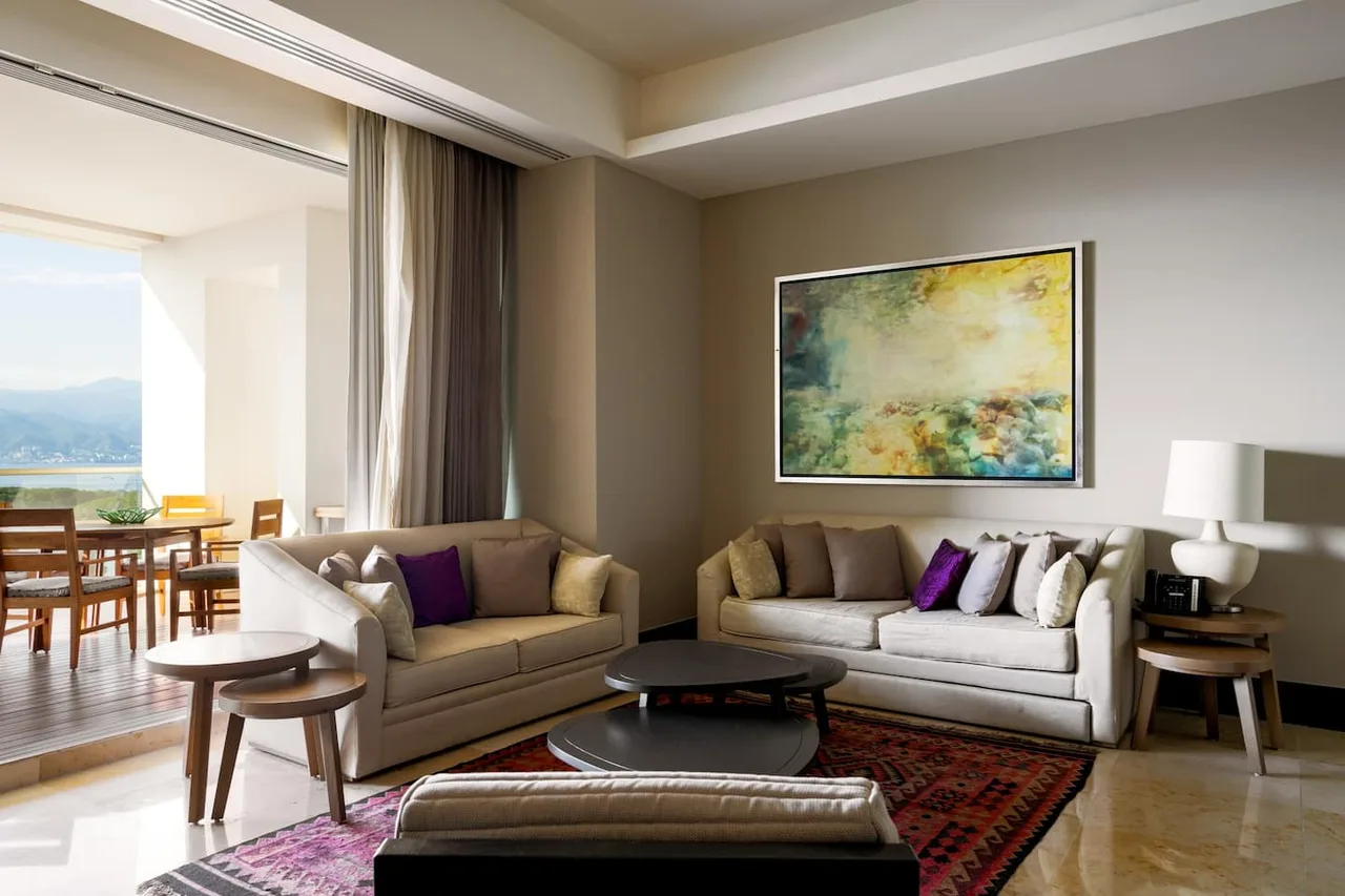 Beautiful modern suite with Jacuzzi photo 3