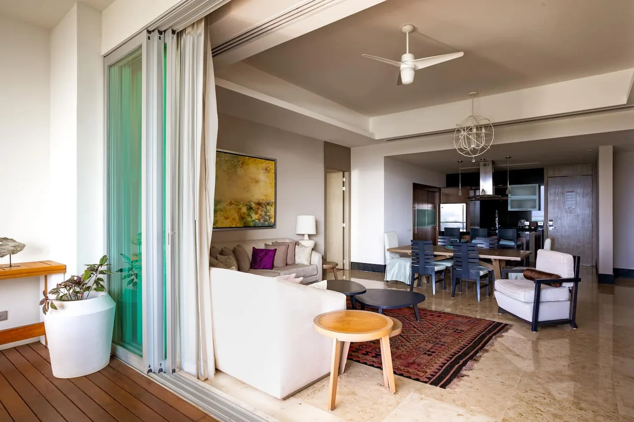 Beautiful modern suite with Jacuzzi photo 4