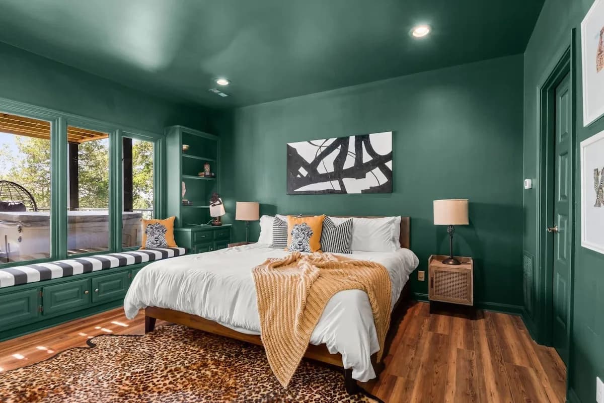Chic Lakefront Six Bedroom Home in Nashville photo 2