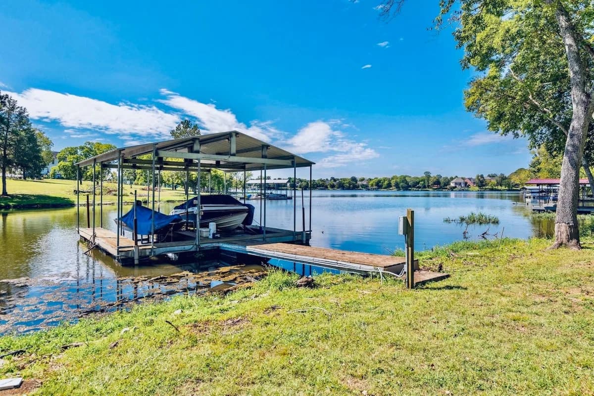 Chic Lakefront Six Bedroom Home in Nashville photo 3
