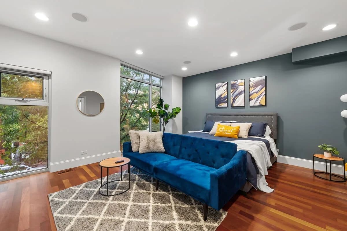 Wicker Park 4BD Home: Parking, Theater, & Rooftop photo 3