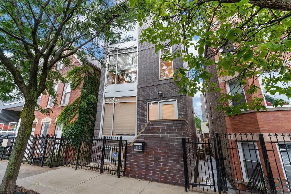 Wicker Park 4BD Home: Parking, Theater, & Rooftop photo 5