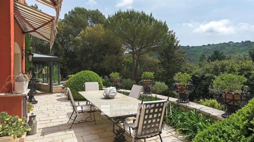 Stunning Luxurious Villa with outdoor pool