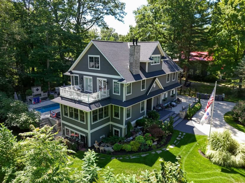 Lakeside Six Bedroom Villa in Lake Michigan Shore