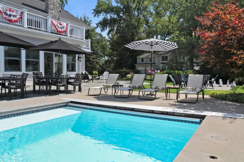 Private Pool Villa in Lake Michigan Shore