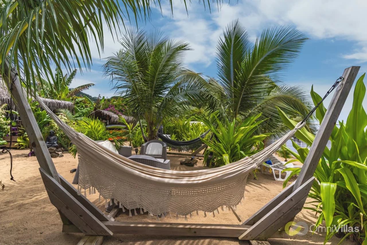 Fare Oaoa · the quiet end of the beach, sleeps 2 photo 3