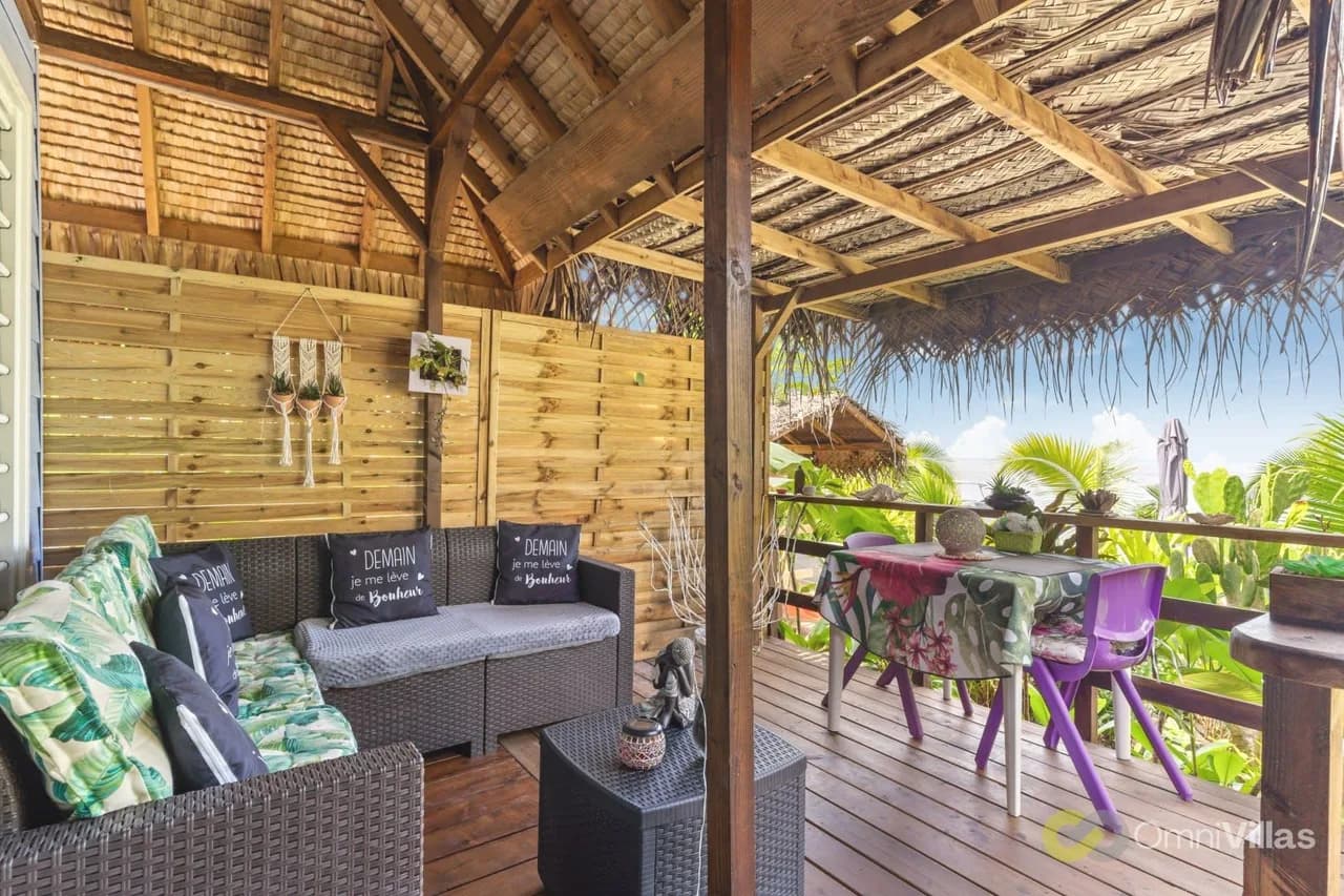 Fare Oaoa · the quiet end of the beach, sleeps 2 photo 4