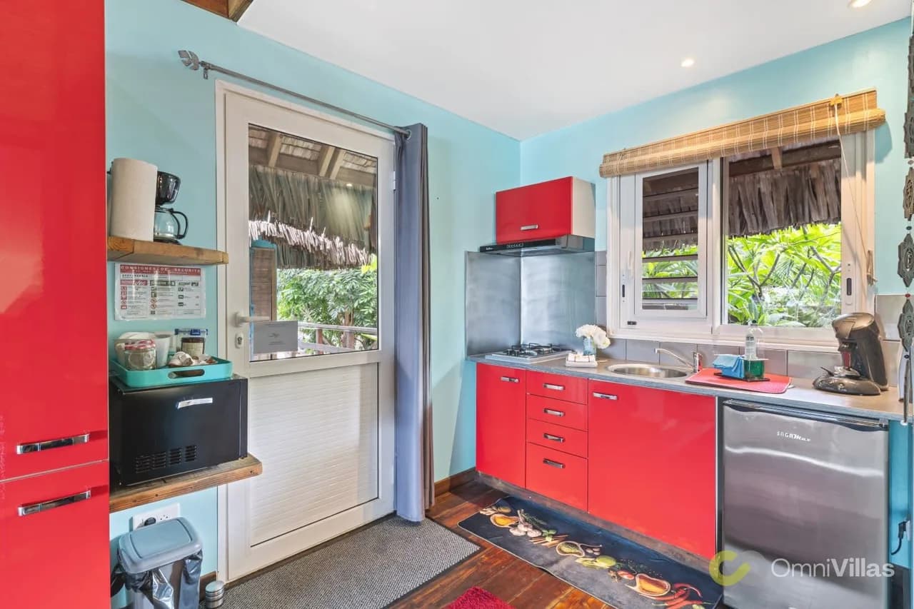 Fare Oaoa · the quiet end of the beach, sleeps 2 photo 5