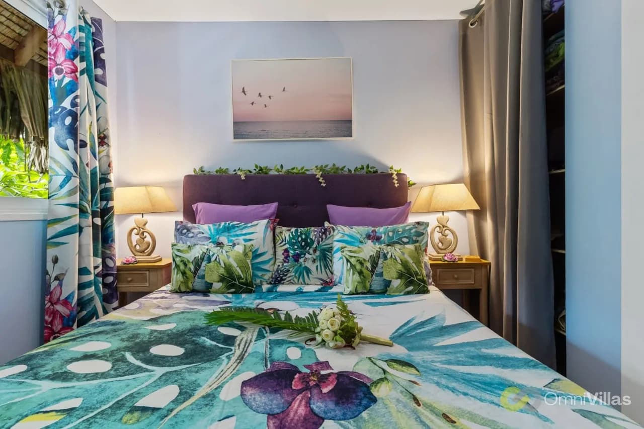 Fare Oaoa · separate living room, beachfront, sleeps 4 photo 4