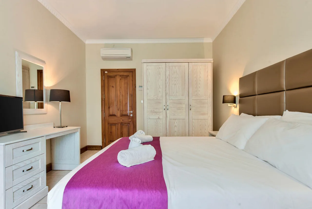 Exclusive Villa with Private Pool in Malta photo 3
