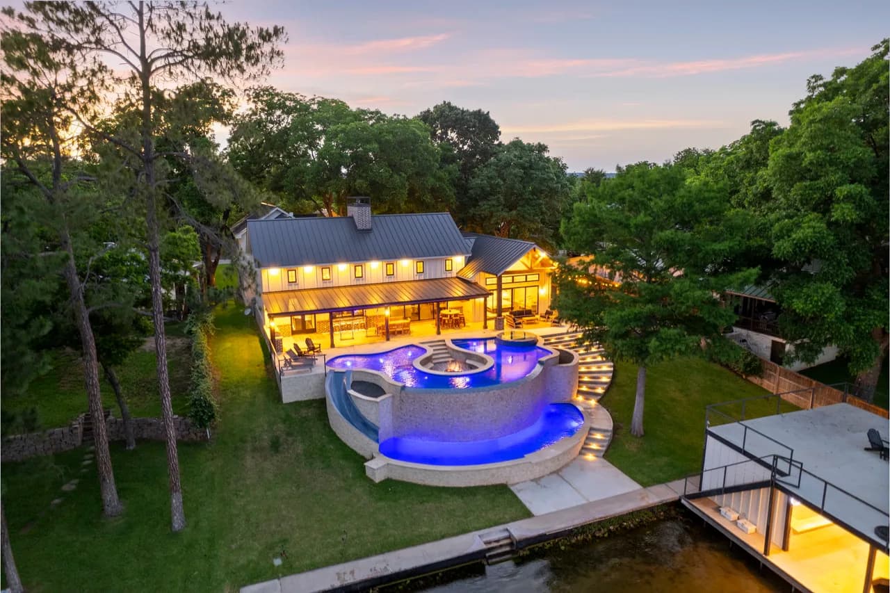 Modernes Sechs-Schlafzimmer-Lodge in Austin, Foto 2