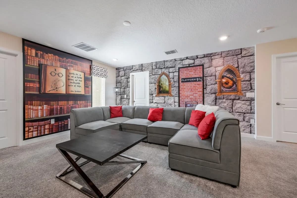 Charming Home, Ideal Location, Spacious, Game Room photo 3