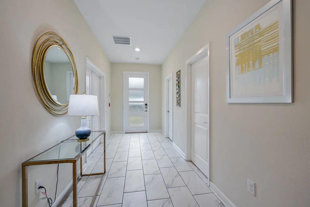Charming Home, Ideal Location, Spacious, Game Room photo 4
