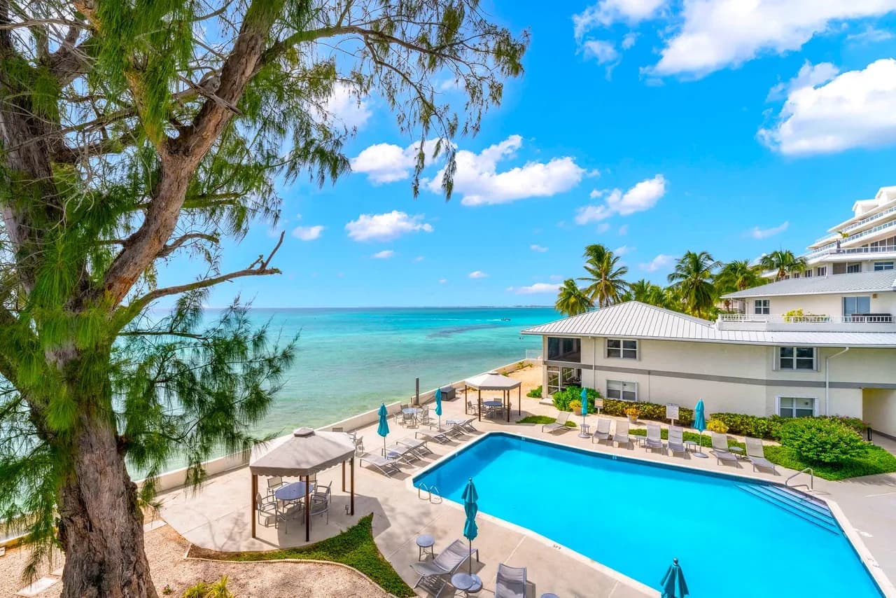 Beautiful 3 Bedroom Beachfront 7-Mile Condo photo 3