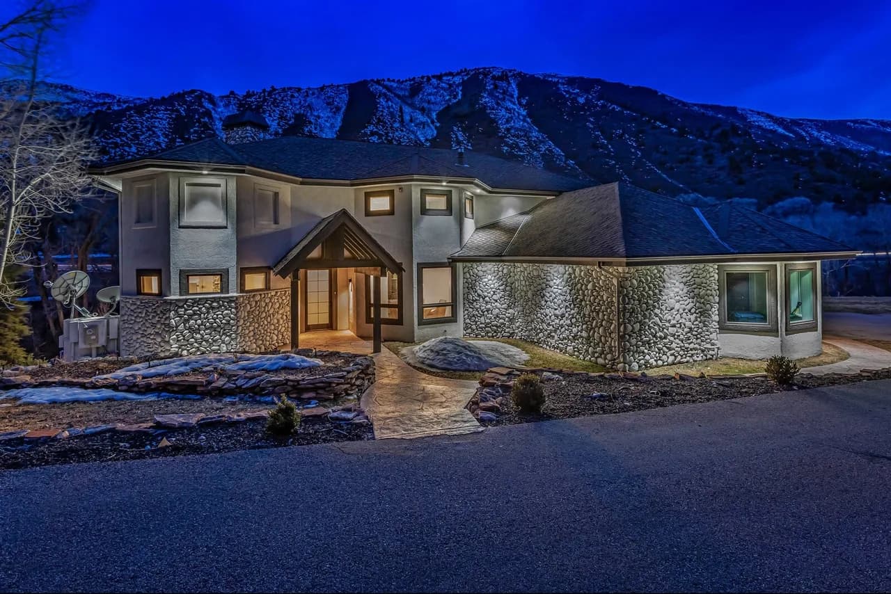5BR waterfront home w/ scenic views & backyard photo 2