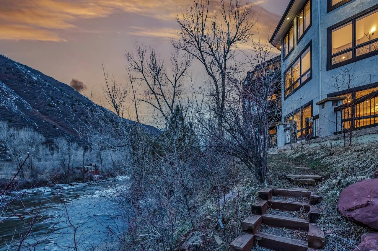 5BR waterfront home w/ scenic views & backyard photo 4