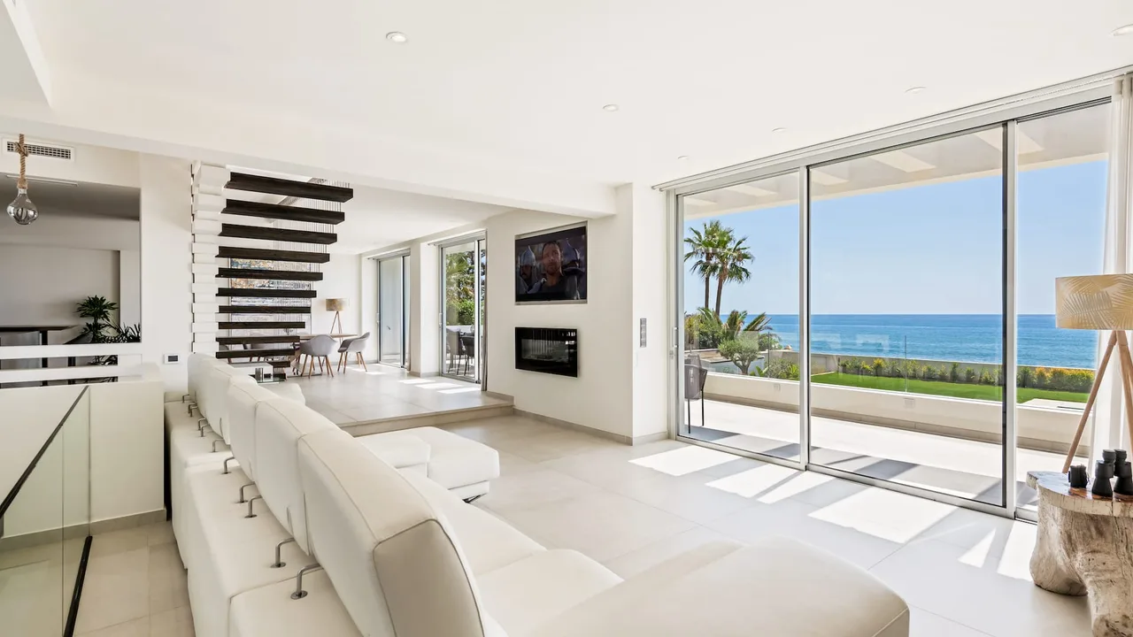 Moderne Strandvilla mit beheiztem Pool und Fitnessraum, Foto 2