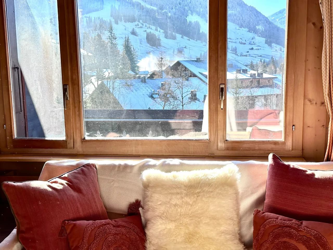 Luxurious 4-Bedroom Chalet in Gstaad photo 5