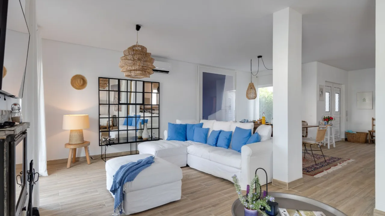 Tranquil Villa with Jacuzzi Haven photo 2