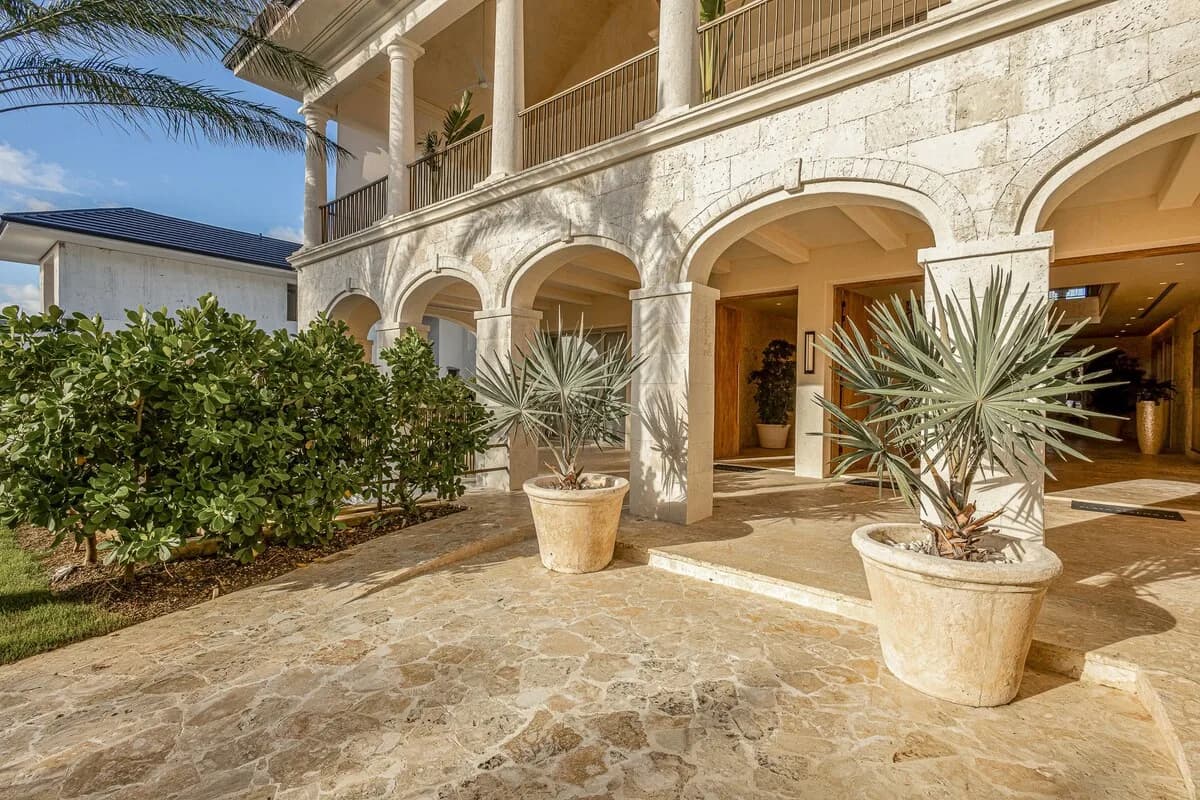 Beachfront Eight-Bedroom Villa in Punta Cana photo 5
