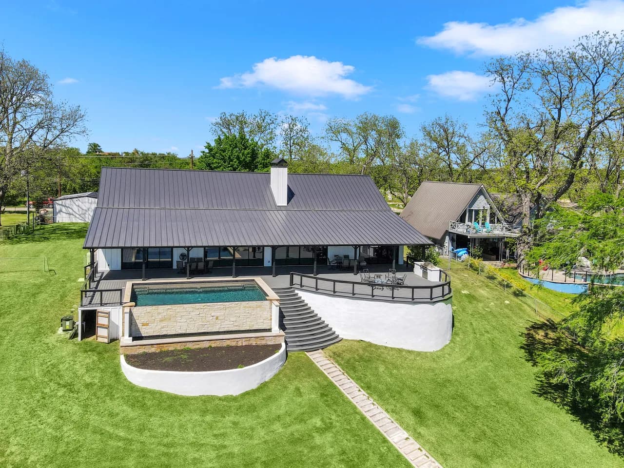Lakeshore Six Bedroom Villa in Kingsland Texas photo 4