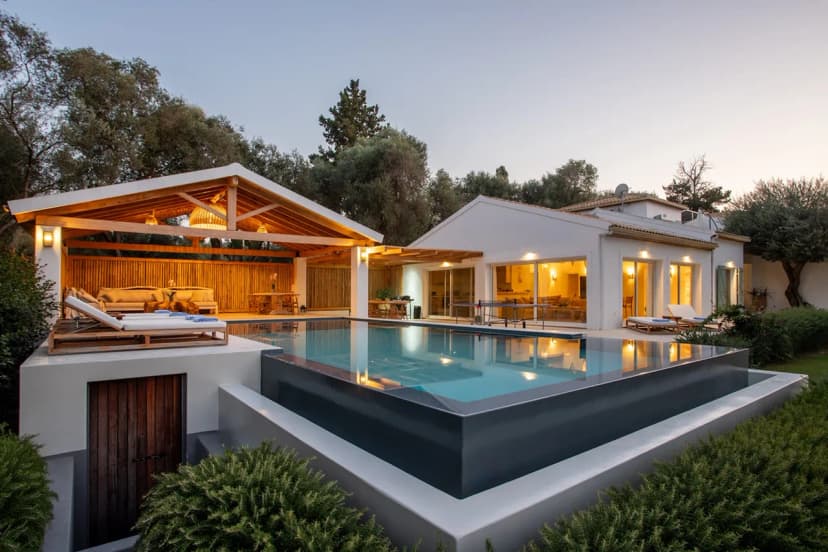 Charming Beachfront Retreat with Pool in Corfu