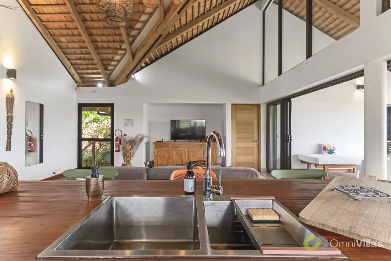 Shoreline Getaway: Spacious 2BR Villa in Moorea photo 3