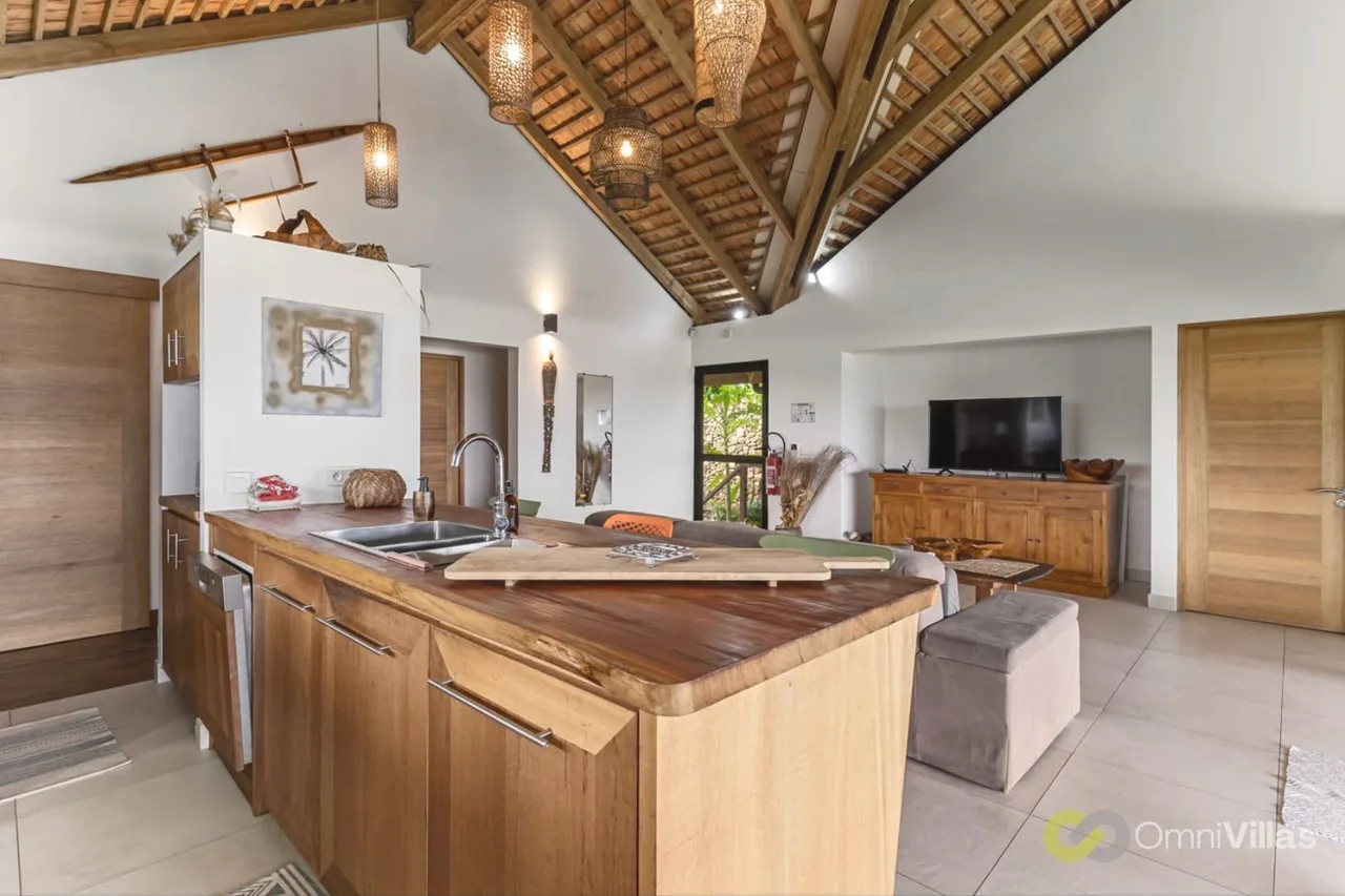 Shoreline Getaway: Spacious 2BR Villa in Moorea photo 5