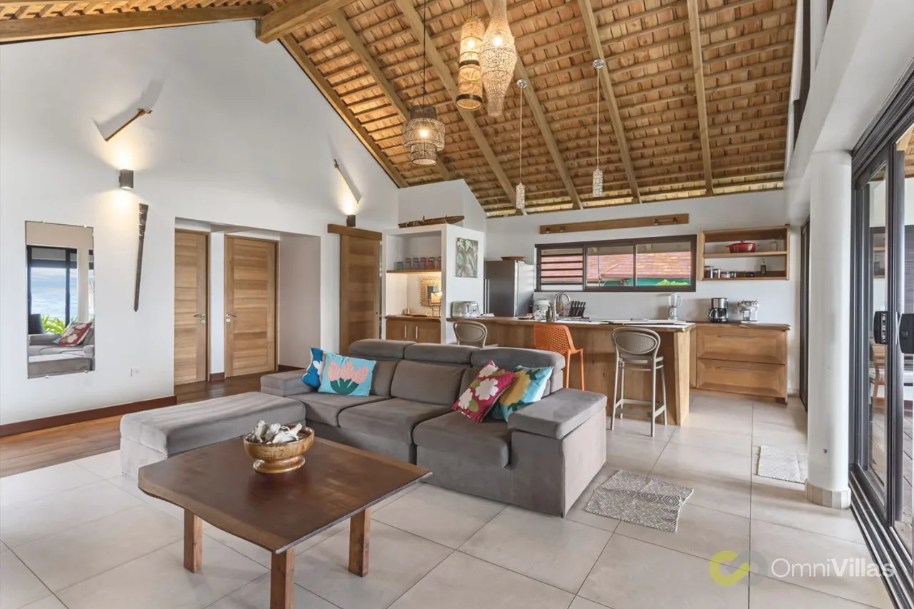 Shoreline Haven: 1BR Bungalow by the Sea in Moorea photo 2