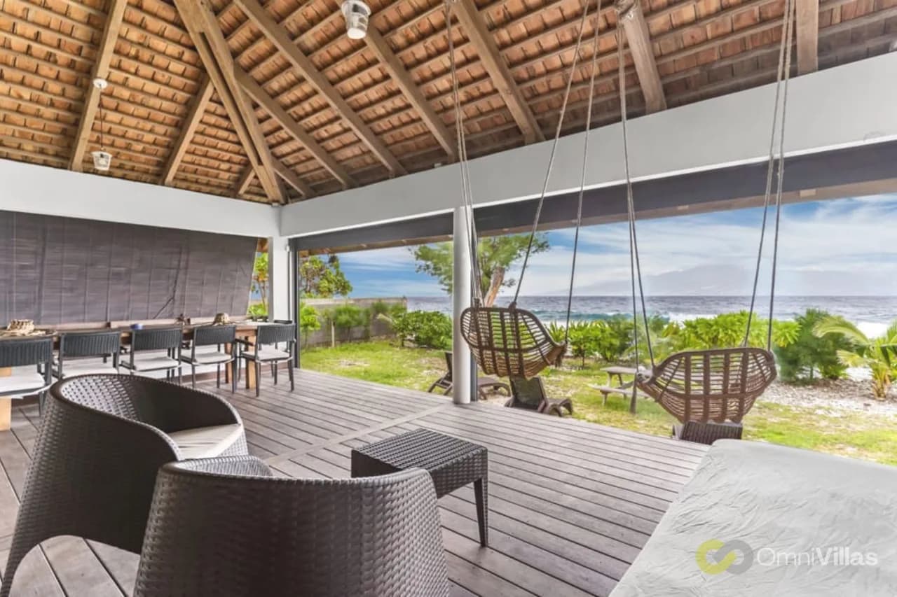 Shoreline Haven: 1BR Bungalow by the Sea in Moorea photo 3