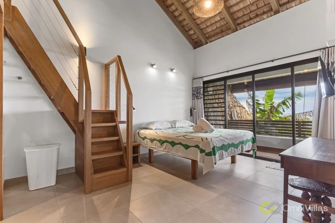Shoreline Haven: 1BR Bungalow by the Sea in Moorea photo 4