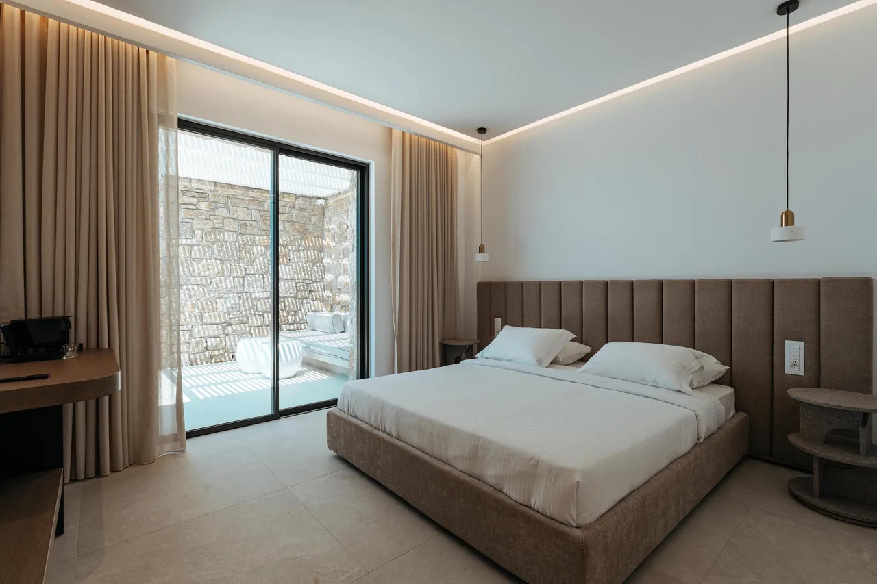 Secluded Seaside Villa in Mykonos photo 3