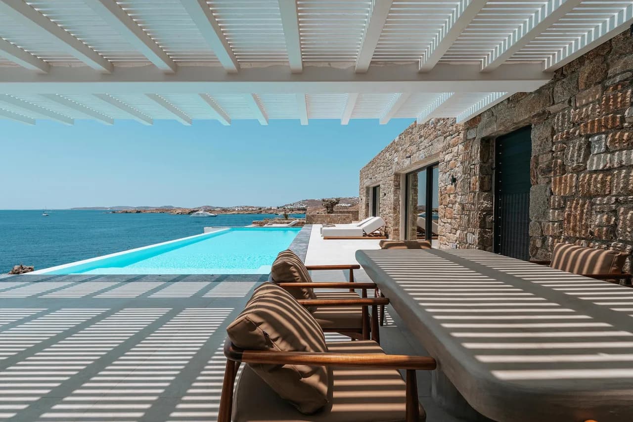 Secluded Seaside Villa in Mykonos photo 4
