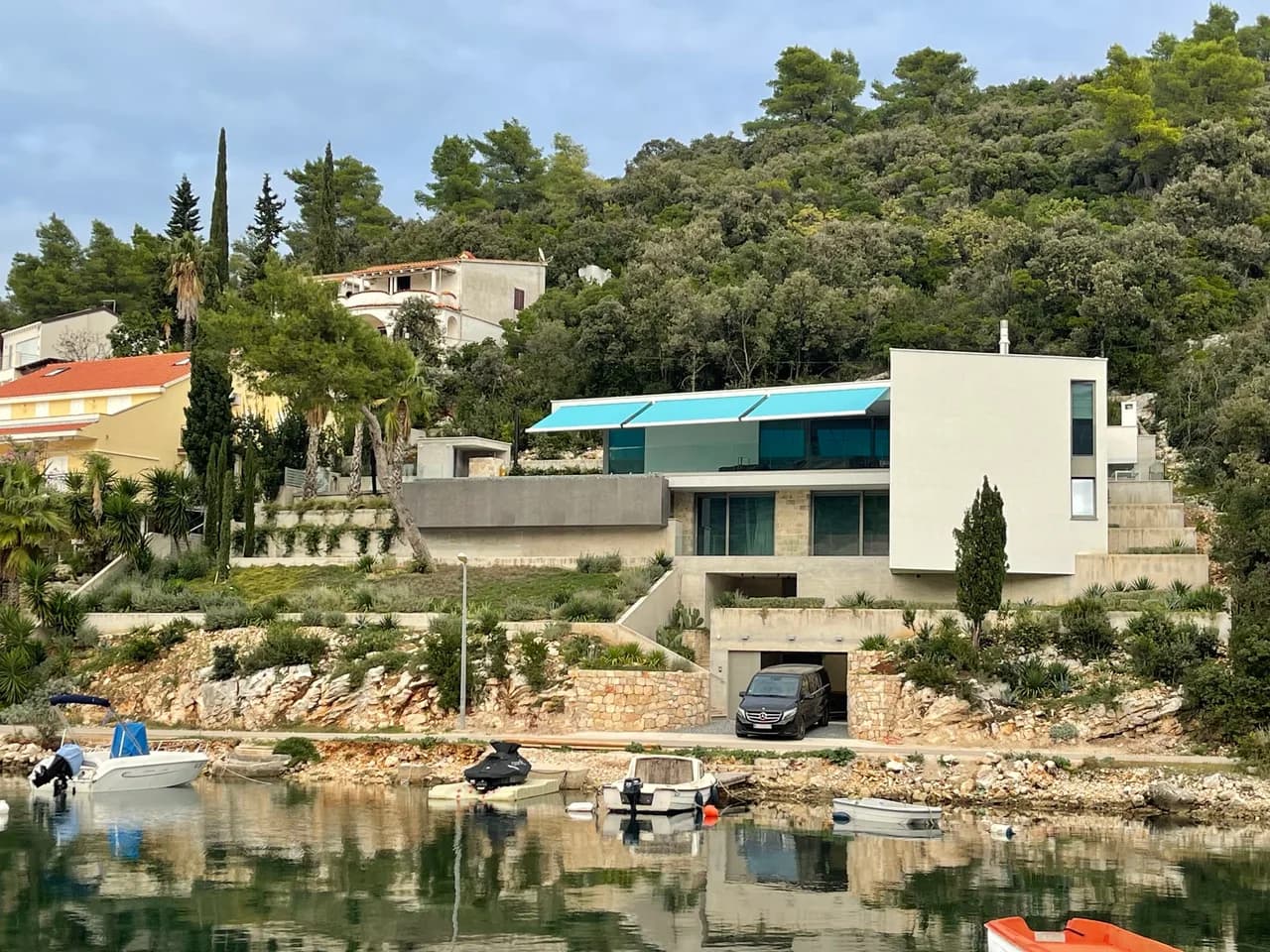 Villa de luxe à Zrnovo Bay avec piscine à débordement
