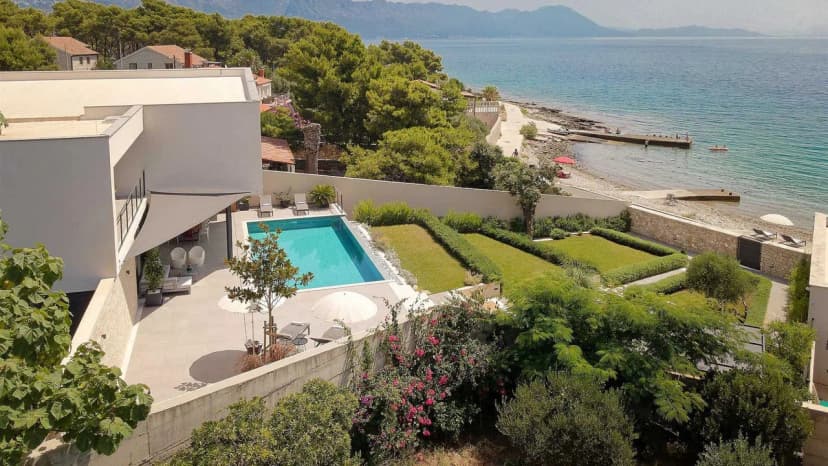 Luxury Villa With Heated Pool and Sea Views