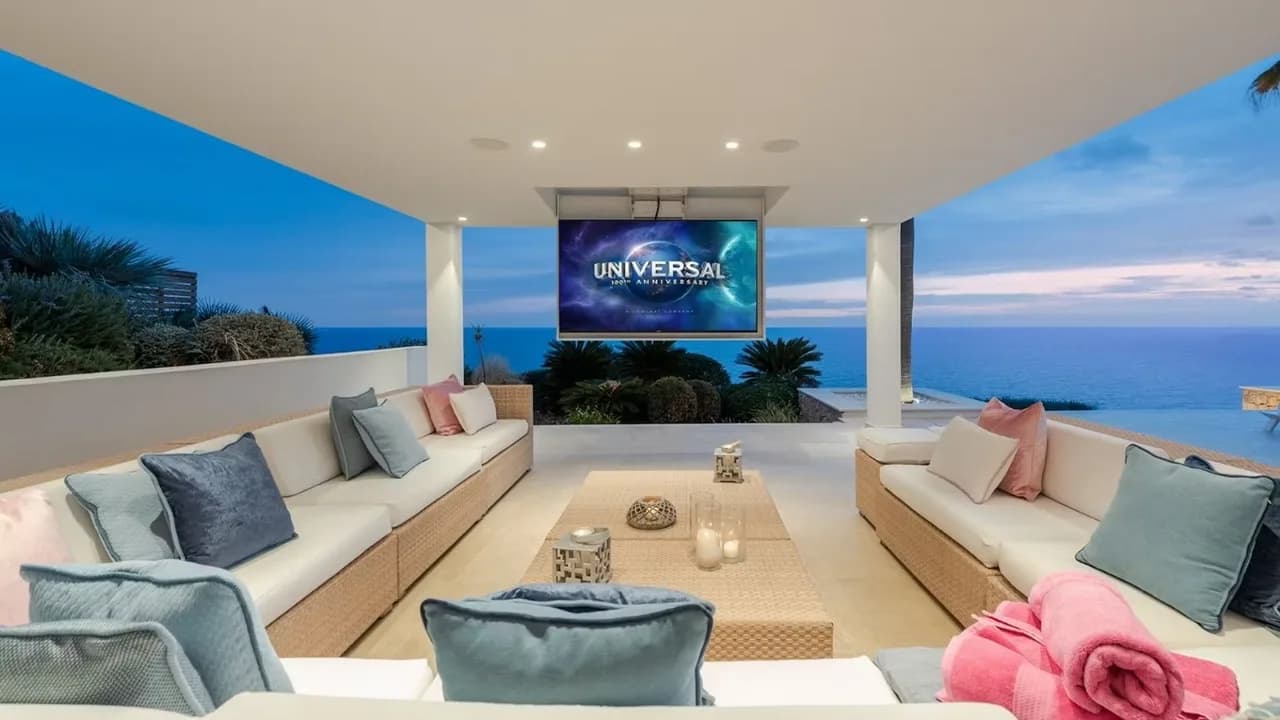 Luxurious Cliff-top Villa in Prestigious Locale, foto 2
