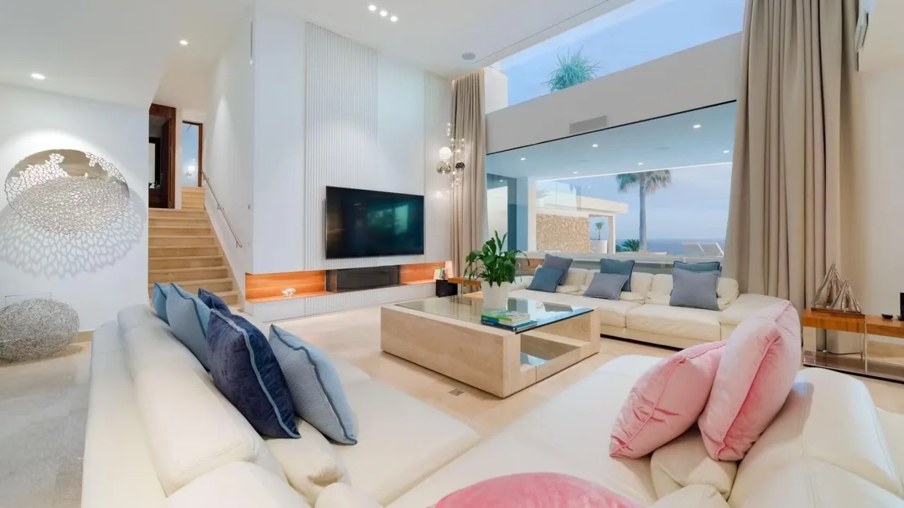 Luxurious Cliff-top Villa in Prestigious Locale, foto 4