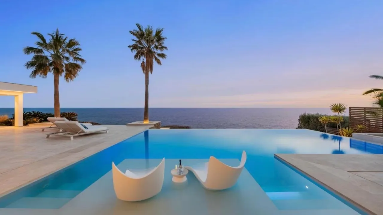 Luxurious Cliff-top Villa in Prestigious Locale, foto 5