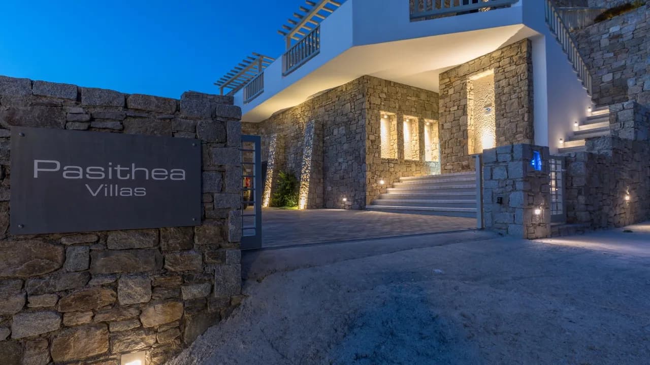 Hochwertig gestaltete Villa mit Blick auf die Ornos-Bucht, Foto 2