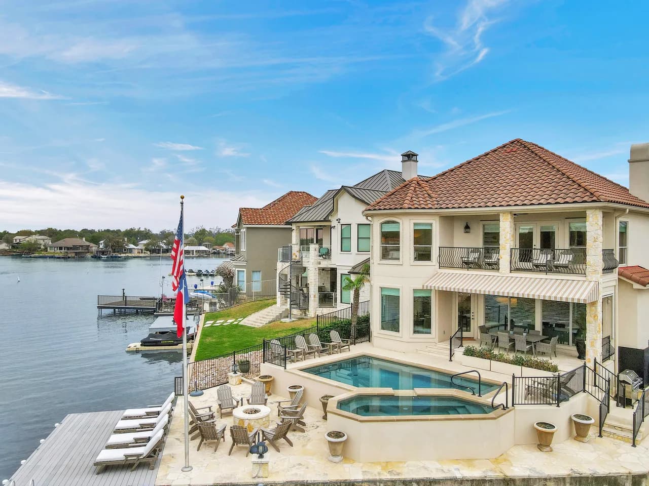 Luxury Lake House with Concierge in Horseshoe Bay photo 2