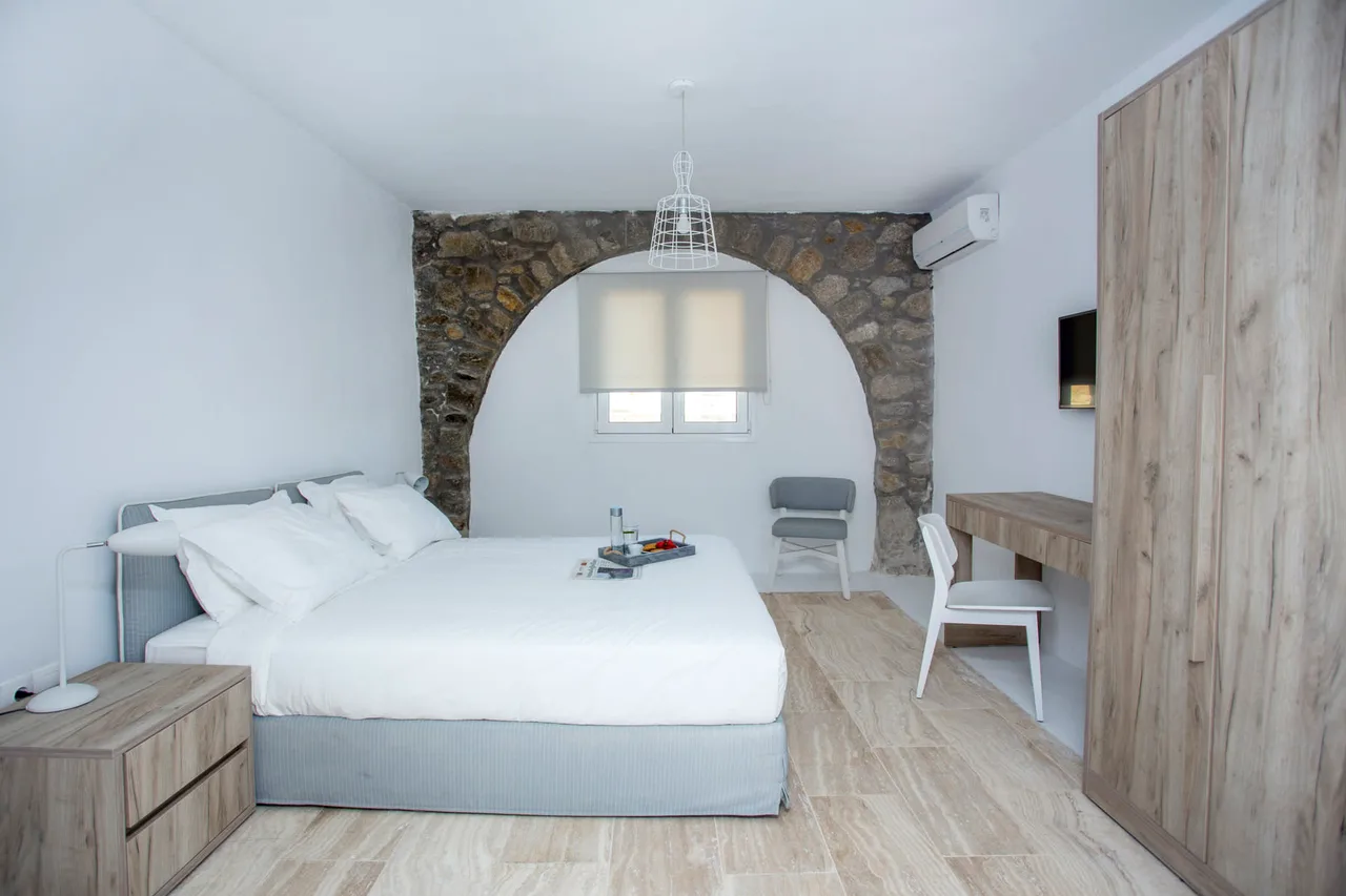 Charming Apartment W/ Traditional Stone Walls photo 4
