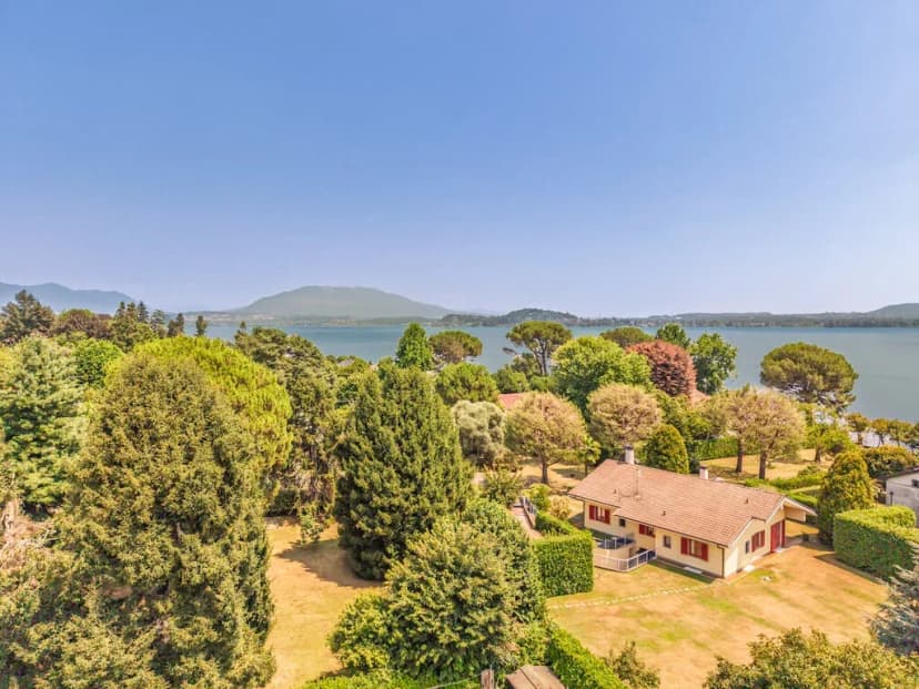 Lakeside Four Bedroom Villa in Lake Maggiore