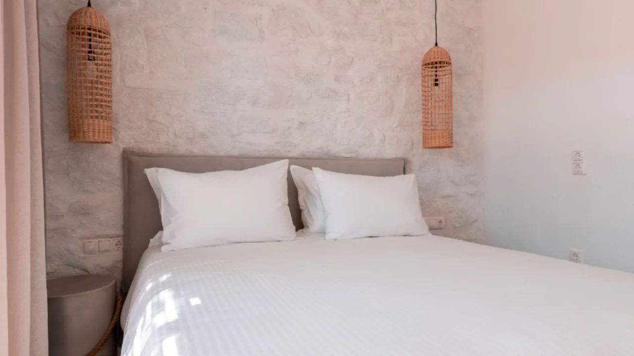Évasion Mykonienne Élégante avec Bain à Remous Extérieur, photo 3