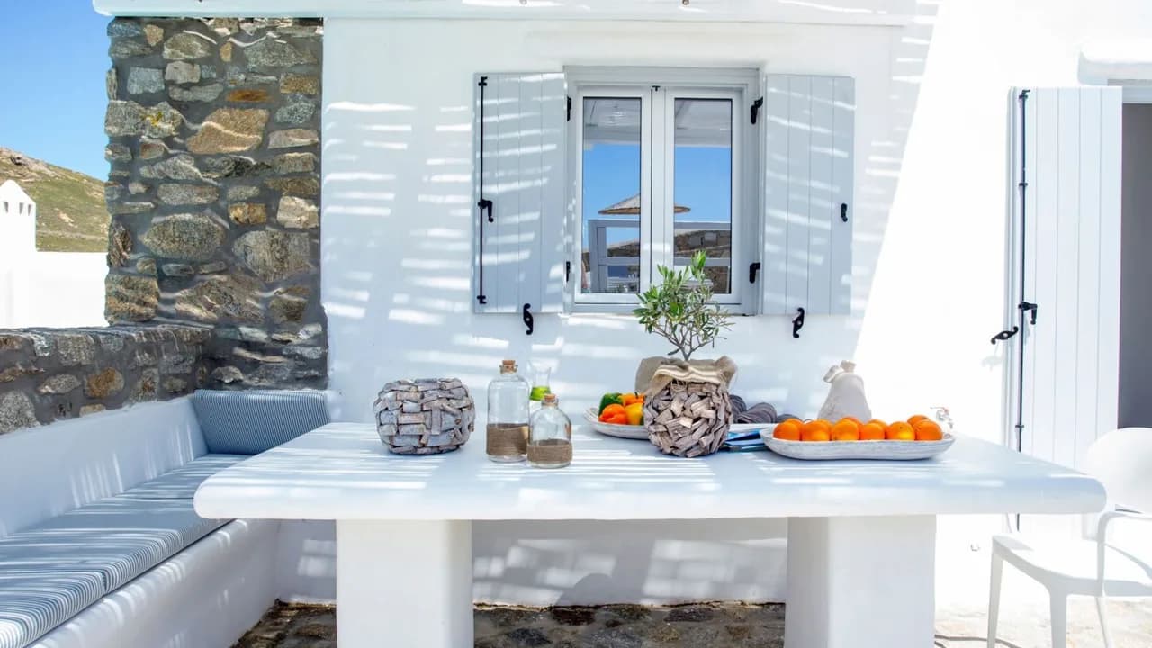 Poolside Luxury Tranquility Seclusion Elegance photo 4