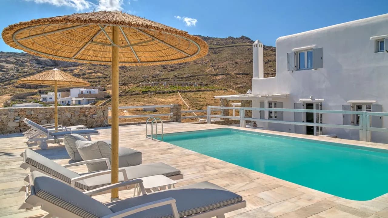 Poolside Luxury Tranquility Seclusion Elegance photo 5