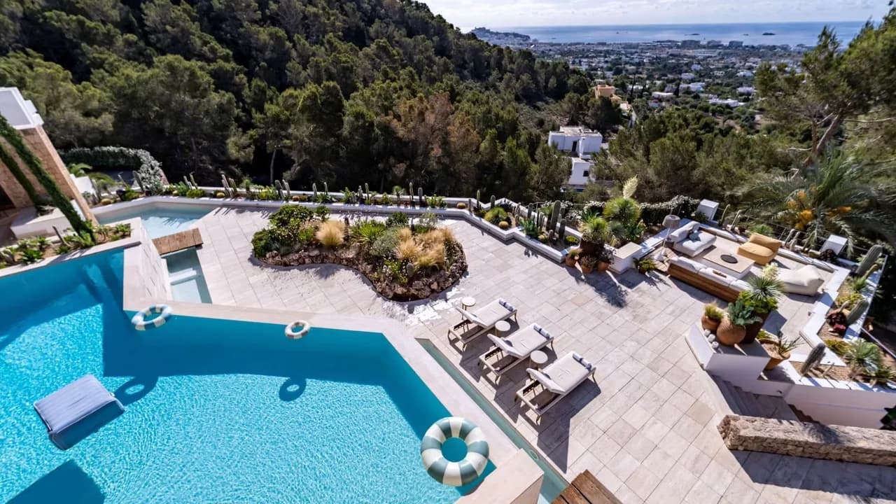Villa Aislada de 6 Habitaciones en la Cima de la Colina con Piscina Infinita, foto 2