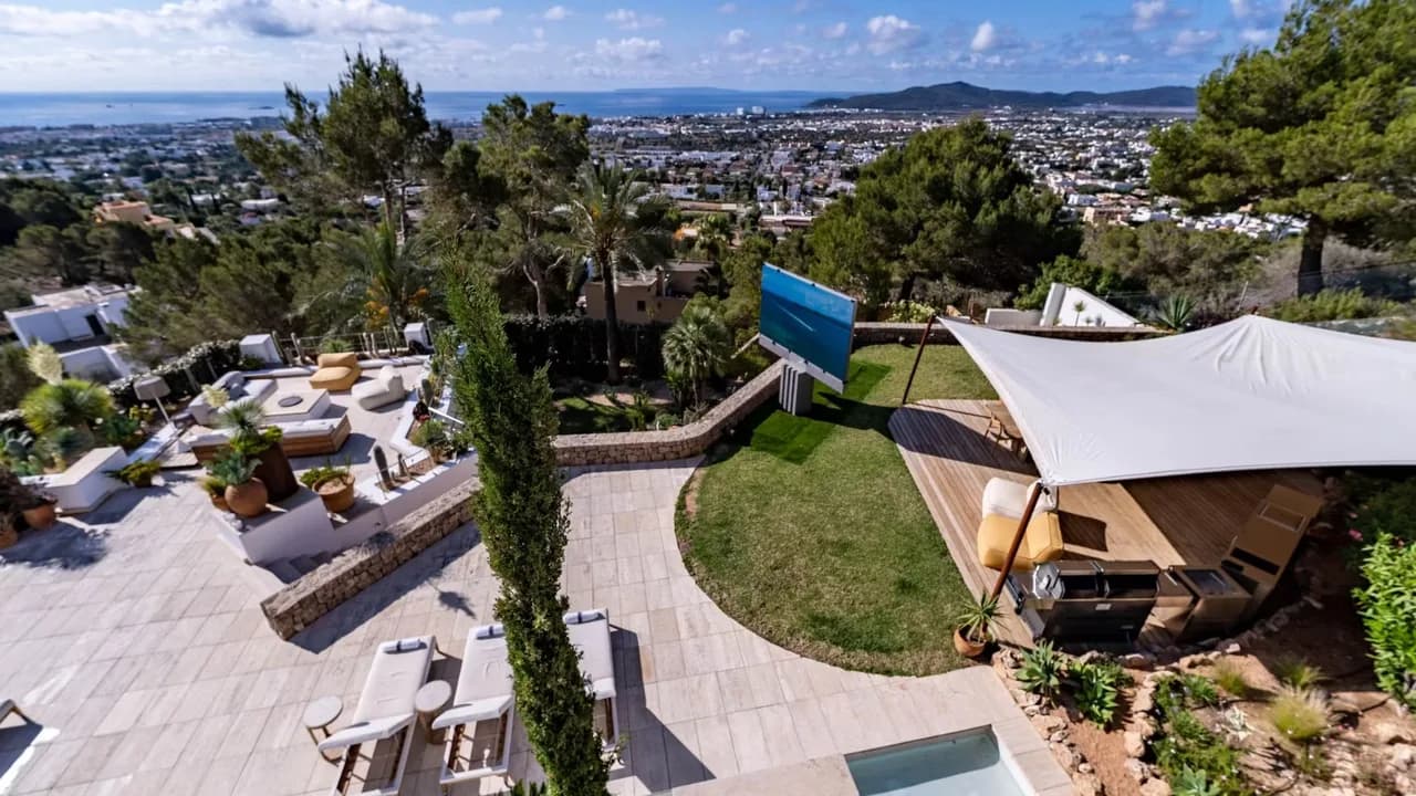 Villa Aislada de 6 Habitaciones en la Cima de la Colina con Piscina Infinita, foto 3